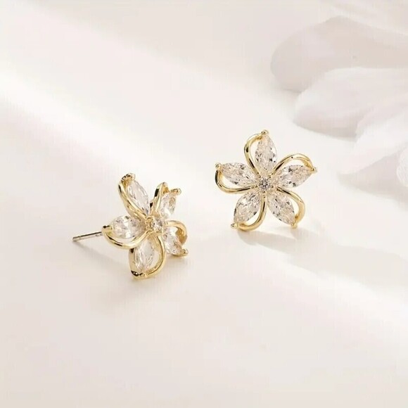 New - Exquisite 14K Gold Plated Zircon Flower Design Stud Earrings - Picture 1 of 4